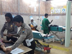 Pikap Ditumpangi 20 Penumpang Terguling, Satu Anak Tewas