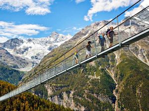 Foto: Jembatan Gantung Terpanjang Dunia, Merinding Tapi Cantik