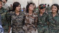 Foto : Melihat Tentara Wanita di Medan Perang Suriah