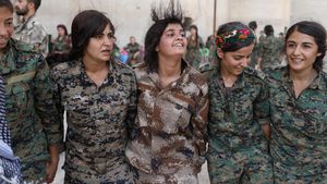 Foto : Melihat Tentara Wanita di Medan Perang Suriah