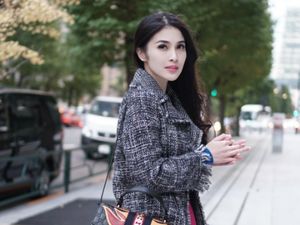 8 Artis Indonesia Pakai Tas Hingga Sepatu dari Brand Paling Hits 2017