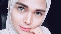 Enji, Kamu Nggak Nyesel Talak Istrimu yang Cantik Ini?