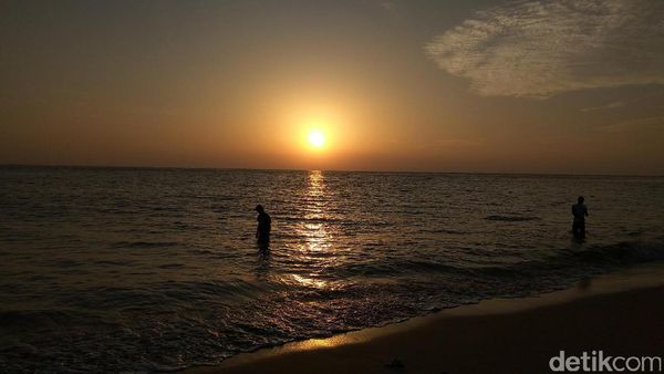 Foto: Sunrise Cantik Pantai Nipah