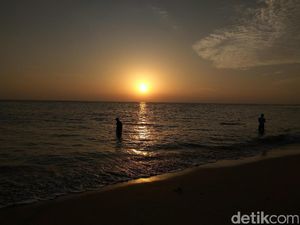 Foto: Sunrise Cantik Pantai Nipah