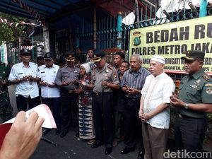 Polisi Bedah Rumah Kakek Tonih di Matraman