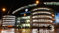 5. Manchester City bermarkas di Etihad Stadium yang berkapasitas 55.097 dan sudah memiliki pemanas anti salju, sebagaimana stadion-stadion top lain. (Foto: Stu Forster/Getty Images)