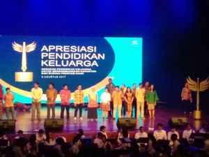 Kemdikbud: Manfaat Sekolah 5 Hari Tingkatkan Komunikasi Ortu & Anak