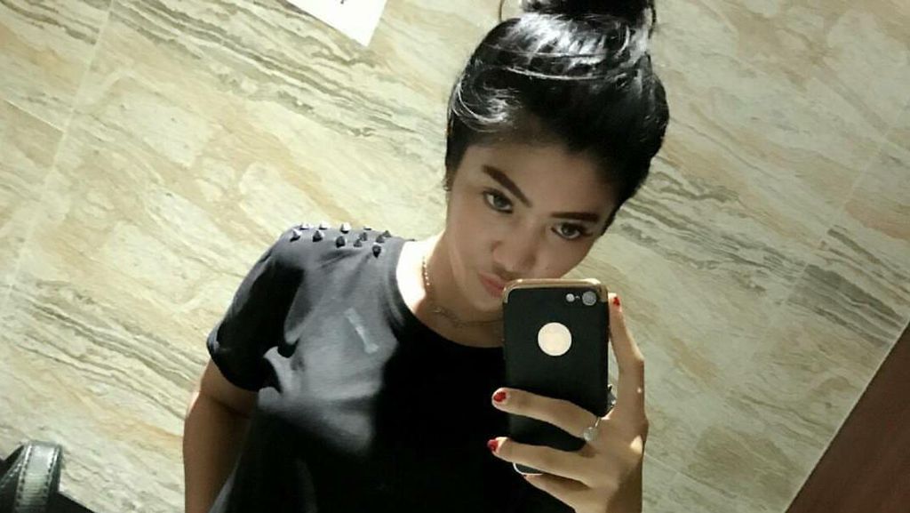 Diduga Selingkuh, Ini Cewek Seksi yang Bikin Enji eks Ayu Ting Ting Cerai Lagi Diduga Selingkuh, Ini Cewek Seksi yang Bikin Enji eks Ayu Ting Ting Cerai Lagi