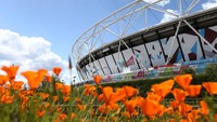 3. West Ham United menggunakan London Stadium yang berkapasitas megah 60.000. Saat pembangunan, stadion itu belum dipakaikan pemanas anti salju. (Foto: Jan Kruger/Getty Images)