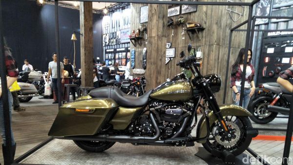 Harley-Davidson Pajang Road King Special dan Motor Modif