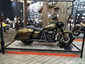 Harley-Davidson Pajang Road King Special dan Motor Modif