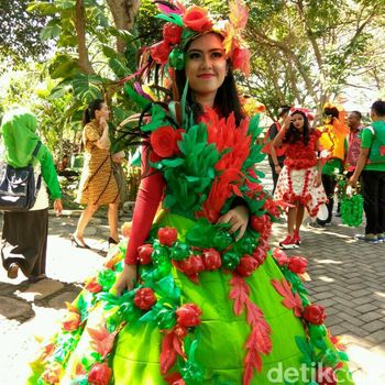 Fashion Show Busana Daur Ulang Peringati Hari Lingkungan Hidup