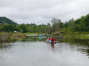Kisah Danau Peninggalan Pangeran di Kalimantan Barat Kisah Danau Peninggalan Pangeran di Kalimantan Barat