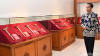 Foto: Jokowi Titipkan Keris Koleksi Pribadinya ke Museum di Solo
