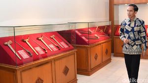 Foto: Jokowi Titipkan Keris Koleksi Pribadinya ke Museum di Solo