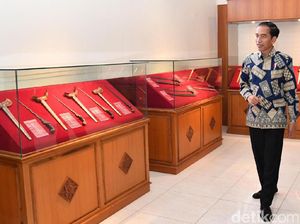 Foto: Jokowi Titipkan Keris Koleksi Pribadinya ke Museum di Solo