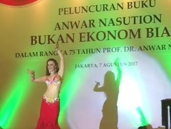 Tak Cuma Menteri, Anggota DPR Sempat Bikin Heboh Nonton Tari Perut