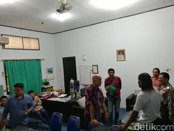 Tagih Pembayaran Proyek, Kontraktor Geruduk Kantor PUPR Cirebon
