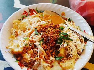4 Tips Makan Bubur Ayam Pedas Agar Tak Sampai Diare