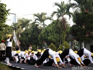 Bermandikan Keringat demi Tugas Negara