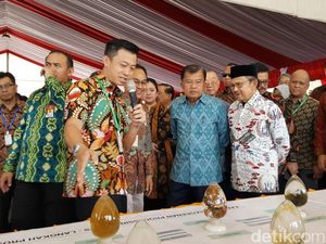 JK dan BJ Habibie Hadiri Puncak Hari Teknologi Nasional di Makassar JK dan BJ Habibie Hadiri Puncak Hari Teknologi Nasional di Makassar
