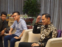 Momen Lucu Gibran Goda AHY: Santai Aja Lho Mas