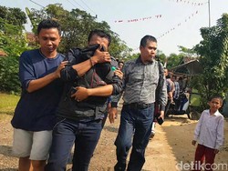 Suasana Haru Saat Kakak Bocah Tewas di Sekolah Ambil Tas Adiknya