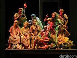 Karakter Penulis di Lakon Warisan Teater Koma Terinspirasi NH Dini