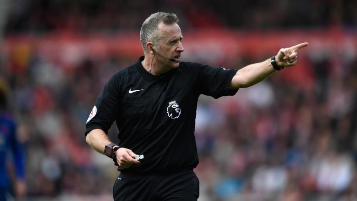 MIDDLESBROUGH, ENGLAND - MARCH 19:  Referee Jonathan Moss in action during the Premier League match between Middlesbrough and Manchester United at Riverside Stadium on March 19, 2017 in Middlesbrough, England.  (Photo by Stu Forster/Getty Images)