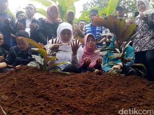 Mensos Khofifah Pimpin Doa di Makam Bocah yang Tewas di Sekolah