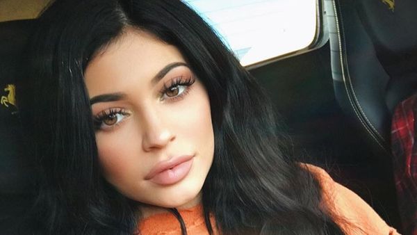 Deretan 10 Foto Selfie Seksi Kylie Jenner