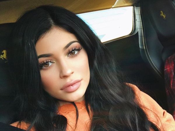Deretan 10 Foto Selfie Seksi Kylie Jenner