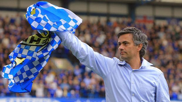 Jose Mourinho Chelsea manager Jose Mourinho waves a club flag after defeating Manchester United in their premiership match at Stamford Bridge in west London, 29 April 2006 to win the English league title for the second year running. AFP PHOTO / ODD ANDERSEN / AFP PHOTO / ODD ANDERSEN