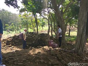 Petapa Berdatangan, Kerusakan Candi Patakan Makin Parah Petapa Berdatangan, Kerusakan Candi Patakan Makin Parah
