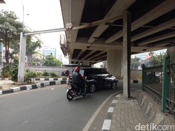 Ada Tiang Nyaris Roboh di Kolong Flyover Mampang