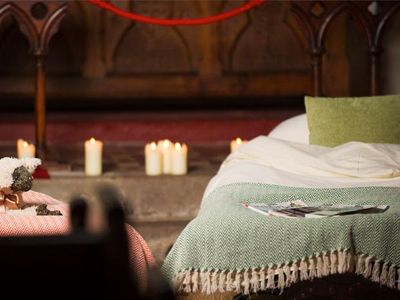 Foto: Kemping Dalam Gereja Tua