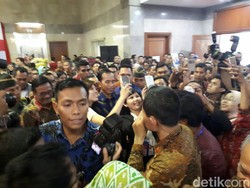 Keliling Pameran Perumahan, Jokowi Jadi Sasaran Selfie