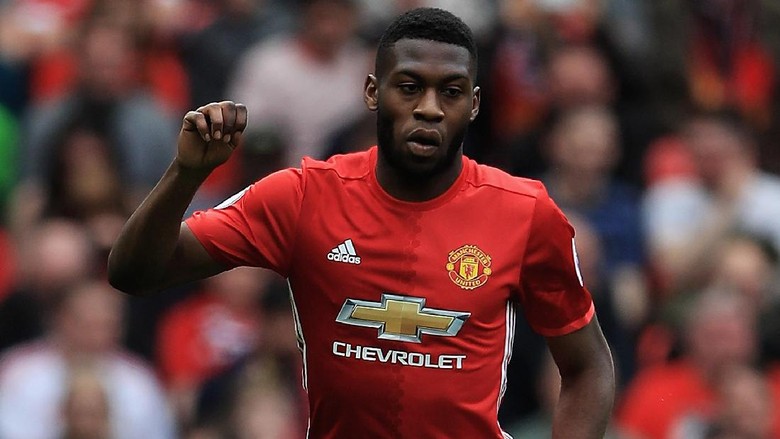 MU Pinjamkan Fosu-Mensah ke Crystal Palace MU Pinjamkan Fosu-Mensah ke Crystal Palace