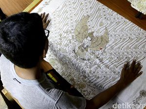 Persembahan Bulan Merdeka, Pengrajin Pekalongan Desain Batik Garuda