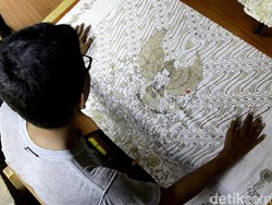 Persembahan Bulan Merdeka, Pengrajin Pekalongan Desain Batik Garuda