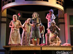 Pertunjukan Warisan Tanpa Musik, Teater Koma Tampil Beda di Usia 40 Tahun Pertunjukan Warisan Tanpa Musik, Teater Koma Tampil Beda di Usia 40 Tahun