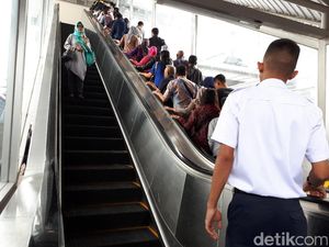 Sulitnya Imbau Penumpang Lewat Sisi Kanan Eskalator Jika Buru-buru