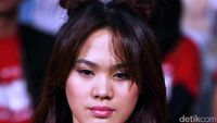 Sheryl Sheinafia, Bengong Aja Tetap Cantik