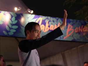 Jokowi Tonton Kodaline di Tempat VVIP We The Fest