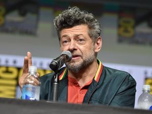 Demi Acara Amal, Andy Serkis Baca Maraton Buku The Hobbit Demi Acara Amal, Andy Serkis Baca Maraton Buku The Hobbit
