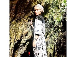 Foto: Gaya Hijab Simpel Rozmaniar, Istri Enji yang Baru Ditalak Cerai