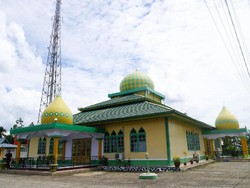 Nikmatnya Salat di Perbatasan Indonesia-Malaysia