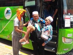 Foto Penanganan Slamet, Jemaah yang Dikabarkan Telantar di Madinah