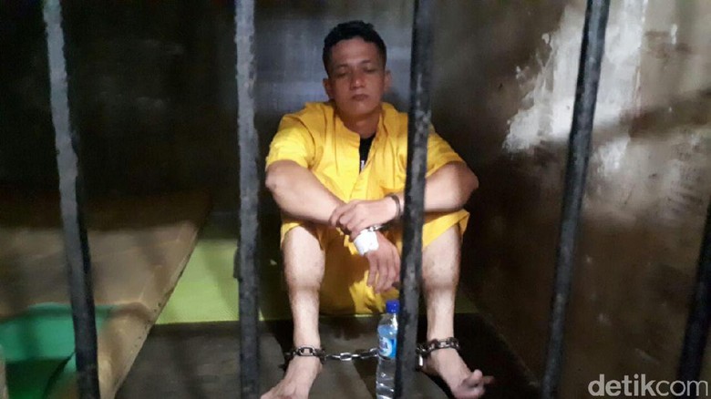 Ditahan, Tangan Serda Wira Sinaga Diborgol dan Kakinya Dirantai