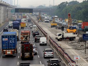 Foto: Tol Jakarta-Cikampek Layang Mulai Dibangun